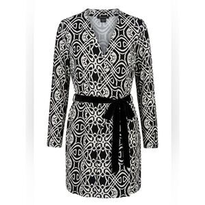 BLACK AND WHITE LOW V-NECK LONG SLEEVE SKORT DRESS BY DOUBLE CLICK SIZE XL
